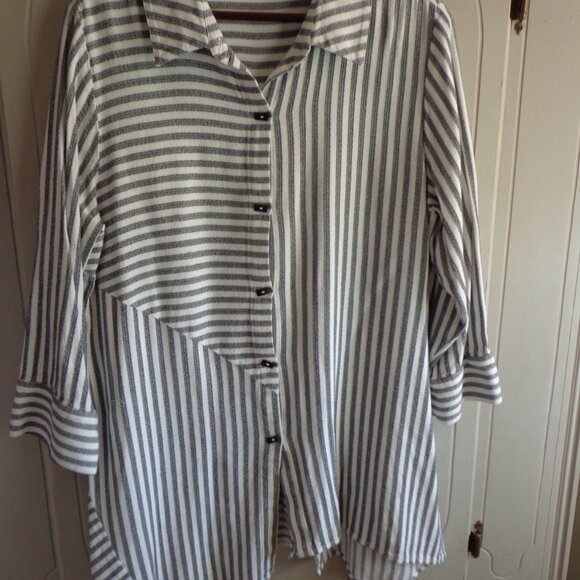 Soft Surroundings Tops - NWOT Soft Surroundings Striped Asymmetrical Tunic L Black/White Button Closure